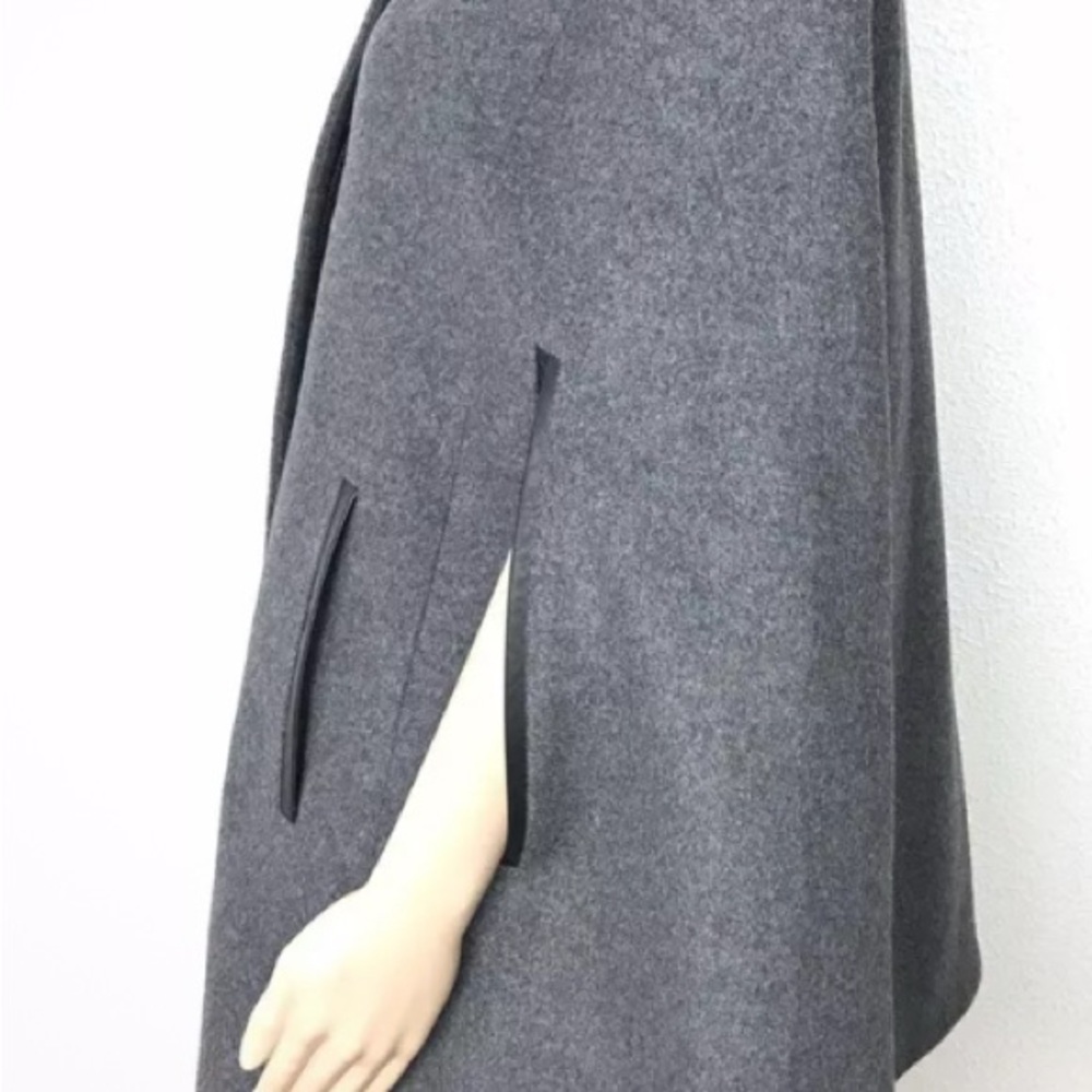 Soia & Kyo, tweed cape and leather cape - Picture 4 of 4